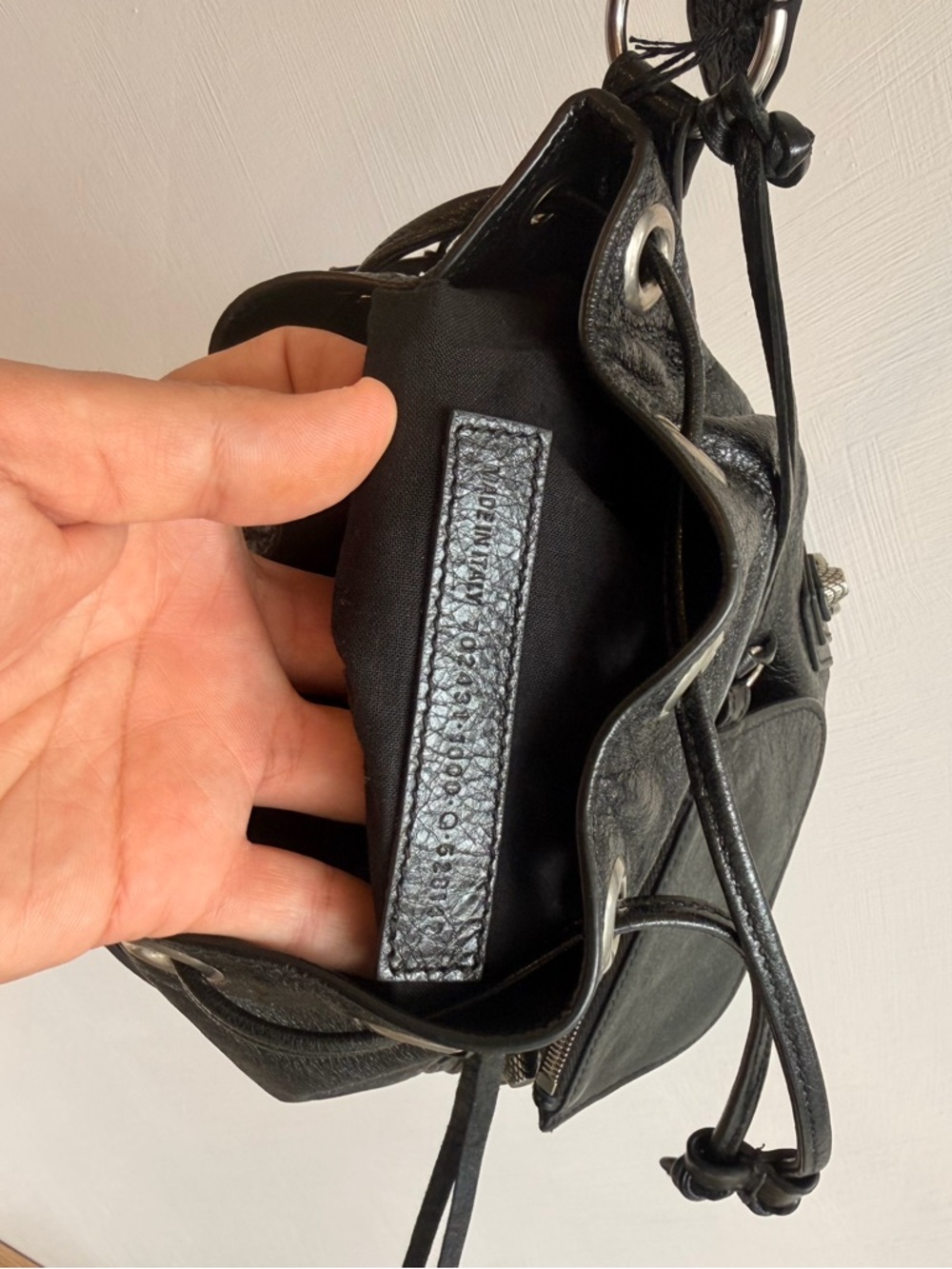 New Authentic Balenciaga Le Cagole XS Bucket Bag Lambskin Leather With Tags - Picture 12 of 16